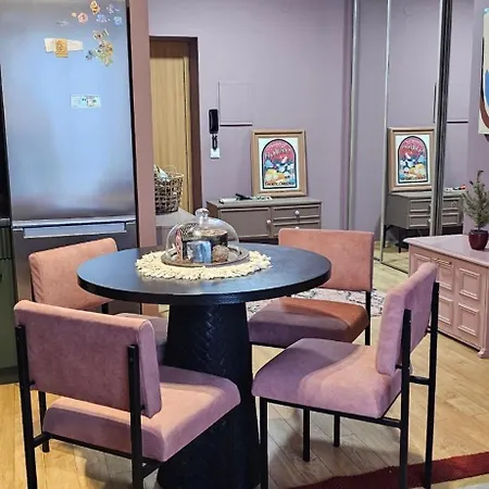 Colourful & Cozy One-bedroom